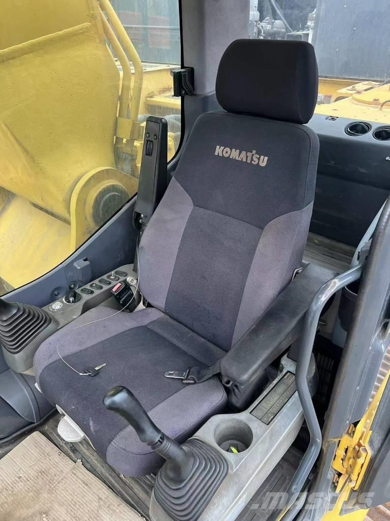 Komatsu PC490-10 Roomikekskavaatorid