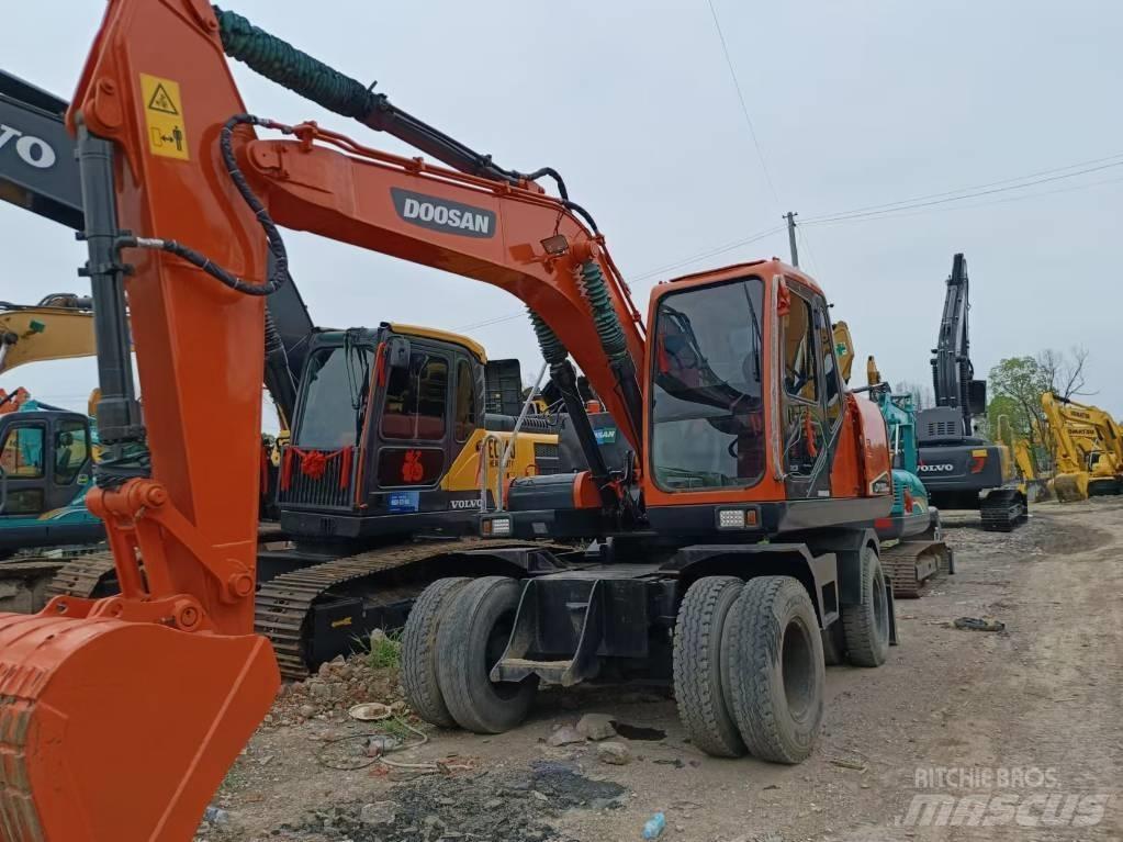 Doosan 150 W-7 Ratasekskavaatorid