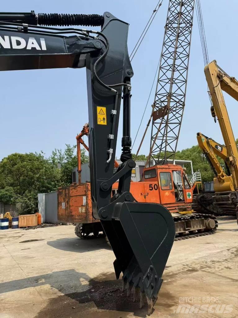 Hyundai R220LC-9S Väikeekskavaatorid 7t-12t