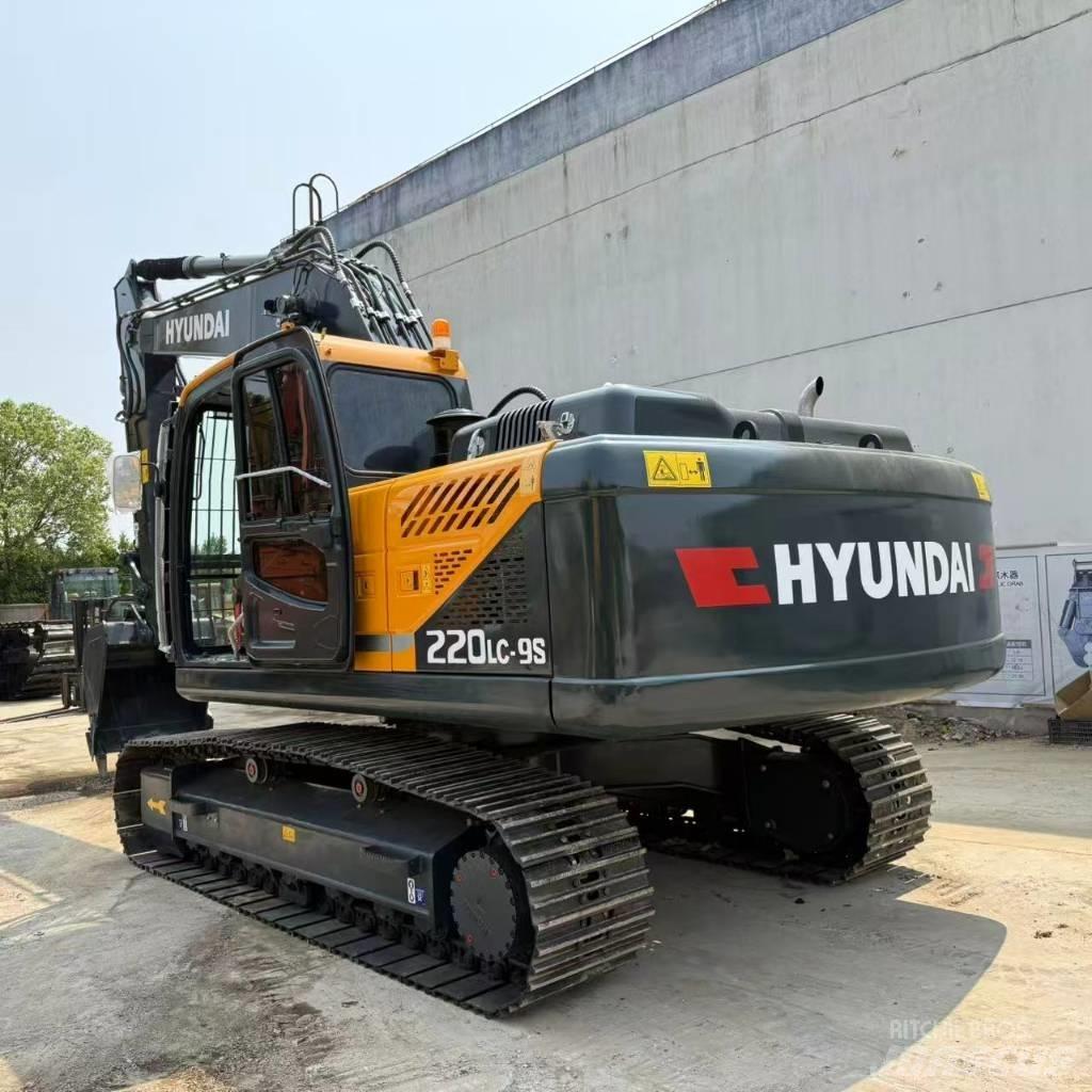 Hyundai R220LC-9S Väikeekskavaatorid 7t-12t