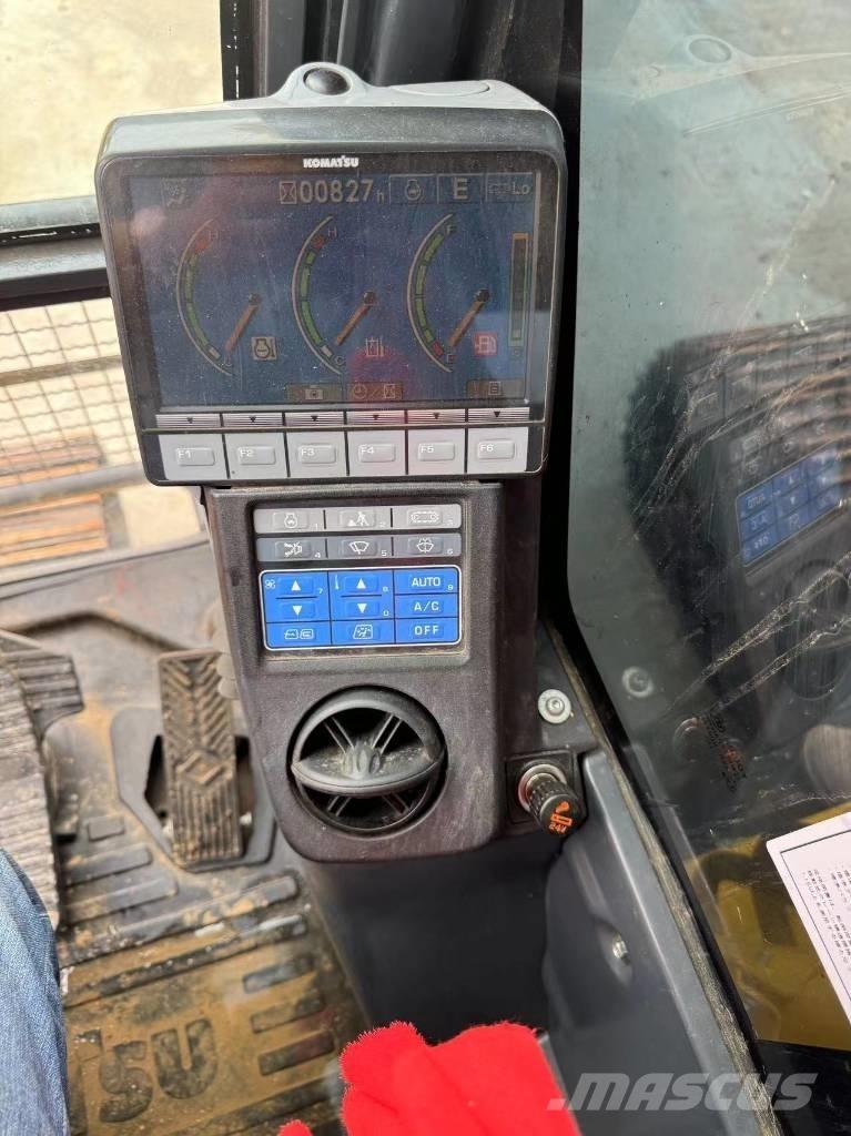 Komatsu PC 220-8 Roomikekskavaatorid