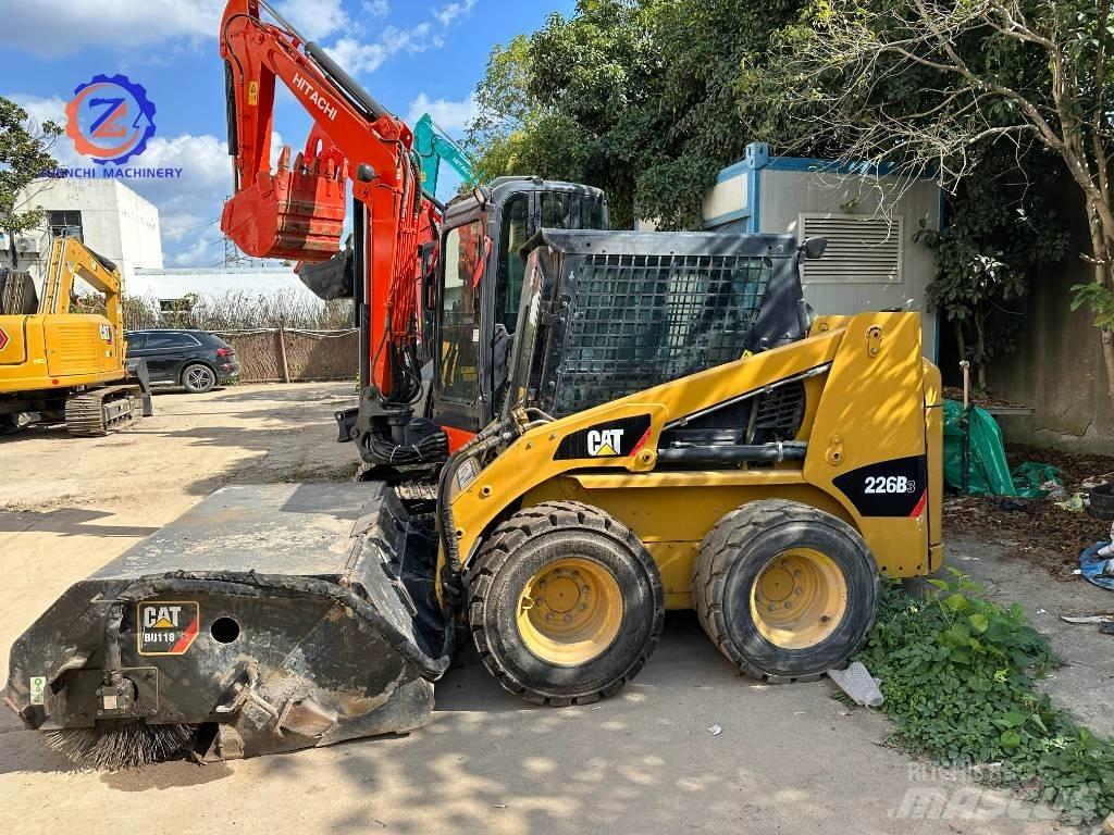 CAT 226 B Kompaktlaadurid