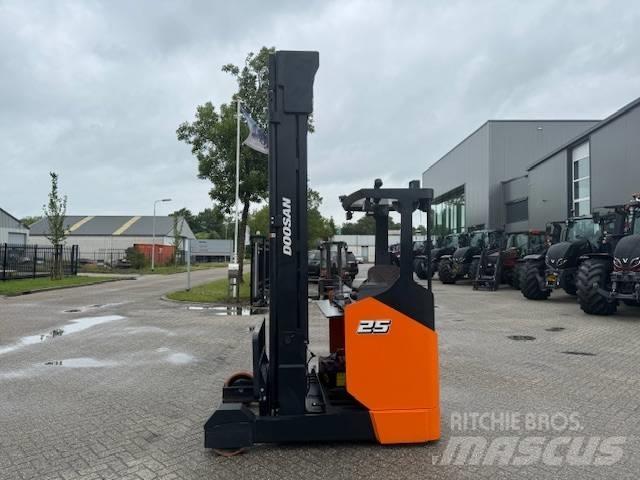 Doosan BR 25 JW-9 Lükandmastiga tõstukid