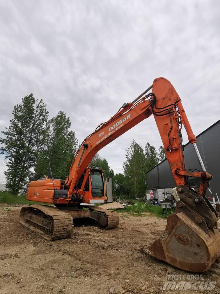 Doosan DX 225 LC Roomikekskavaatorid