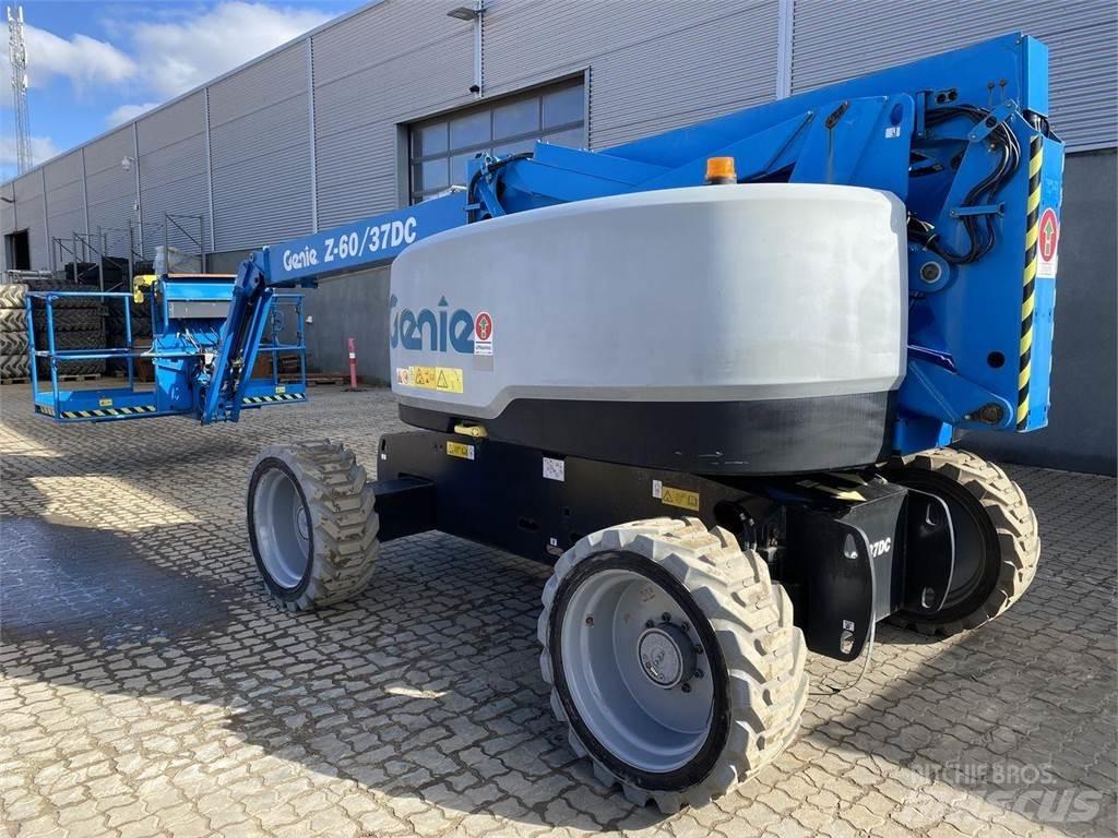 Genie Z60/37 DC Iseliikuvad poomtõstukid