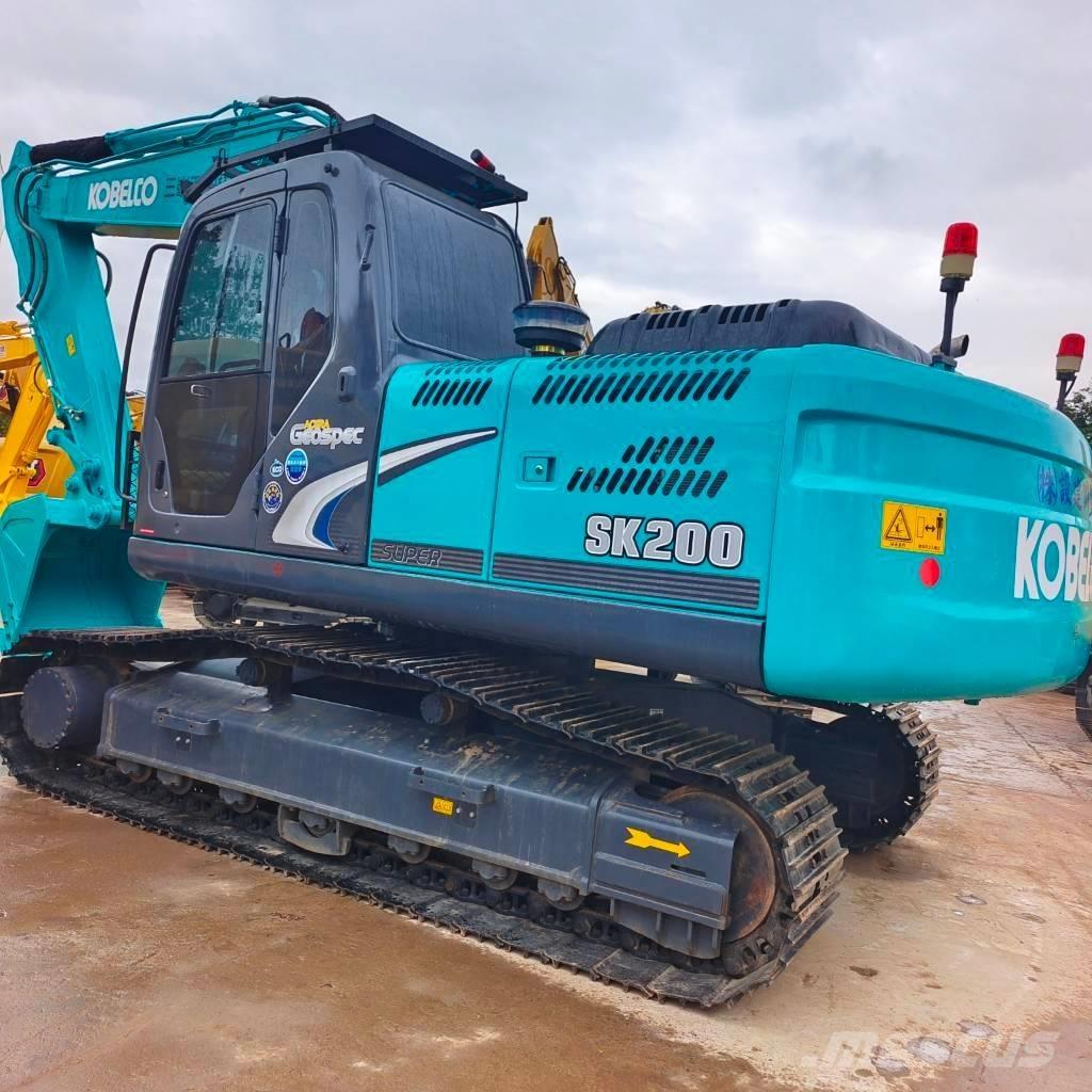 Kobelco SK 200 Roomikekskavaatorid