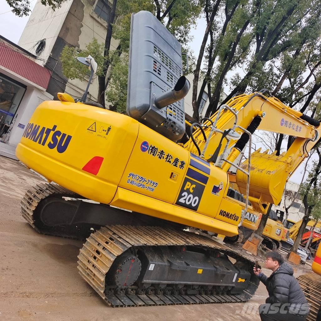 Komatsu PC 200 LC Roomikekskavaatorid