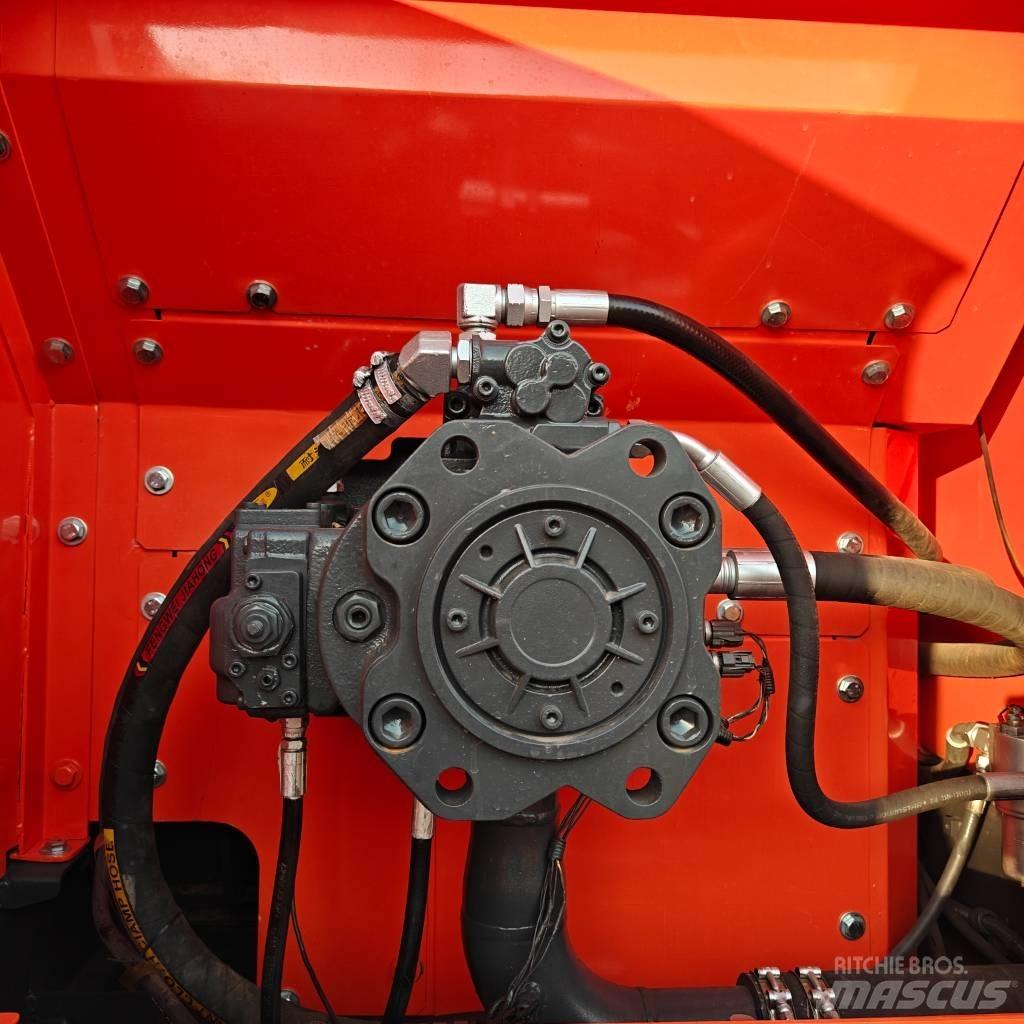Doosan DX300LC-9C Roomikekskavaatorid