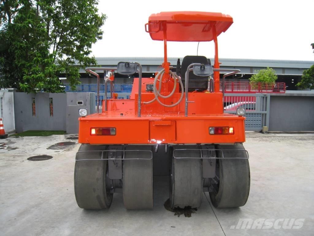 Sakai TZ 701 Pneumorehvidega rullid