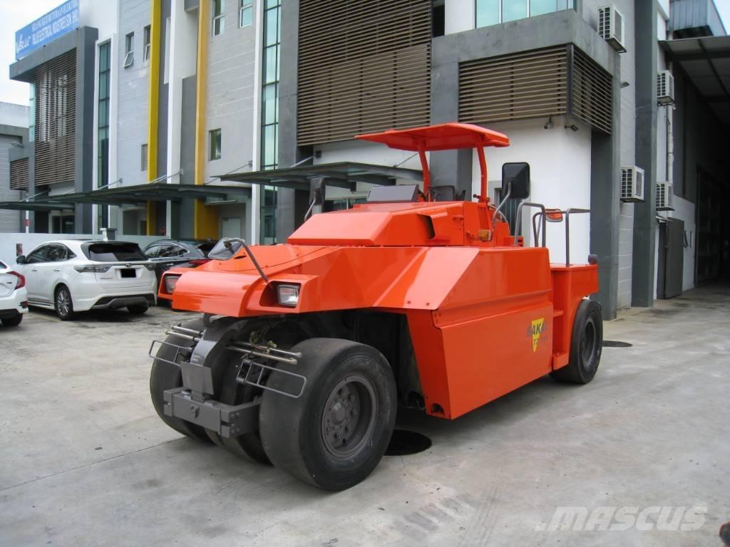 Sakai TZ 701 Pneumorehvidega rullid