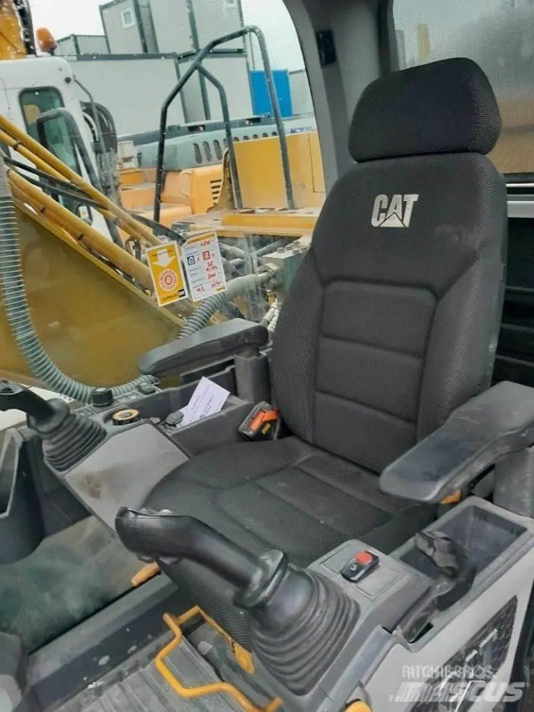 CAT 320 Roomikekskavaatorid