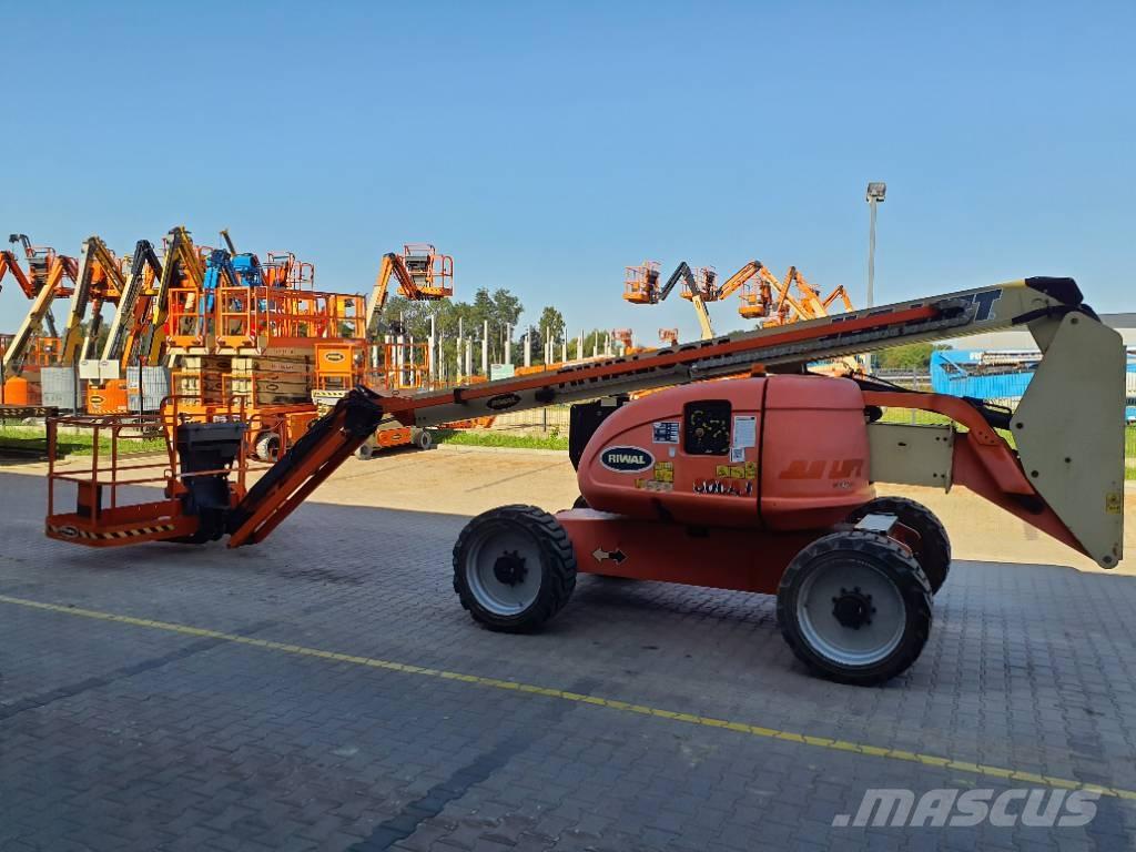 JLG 600AJ Iseliikuvad poomtõstukid