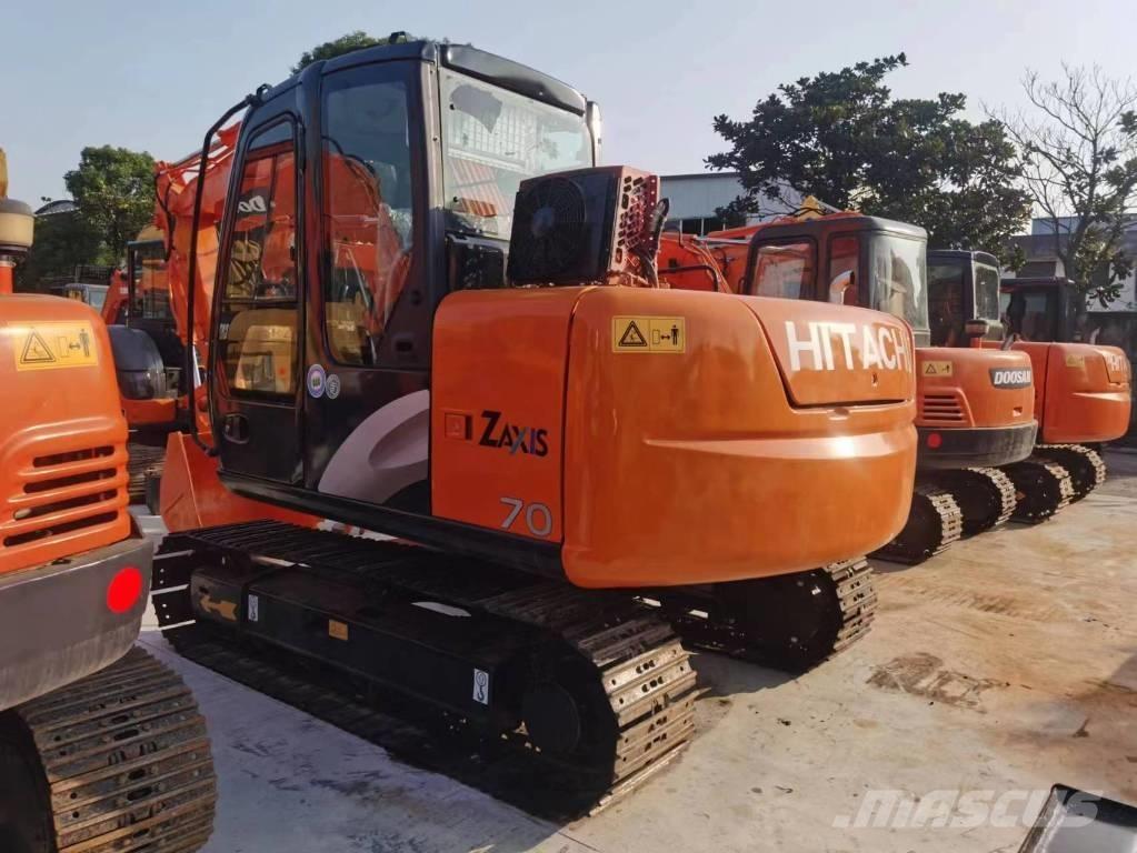 Hitachi ZX 70 Väikeekskavaatorid 7t-12t