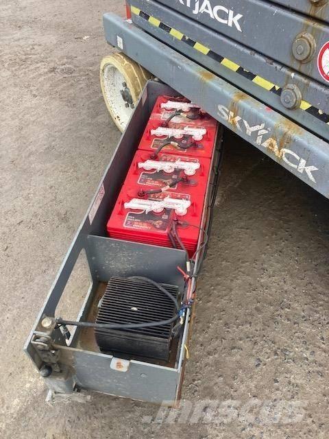 SkyJack SJ III 3226 Käärtõstukid