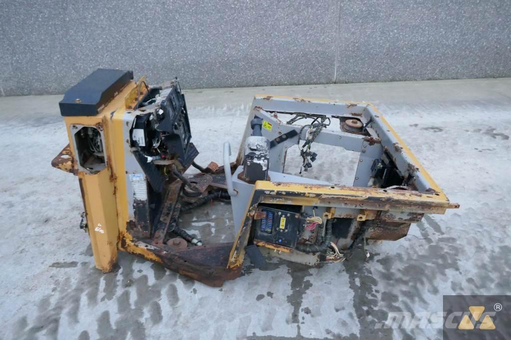 CAT 220-2800 Kabiinid