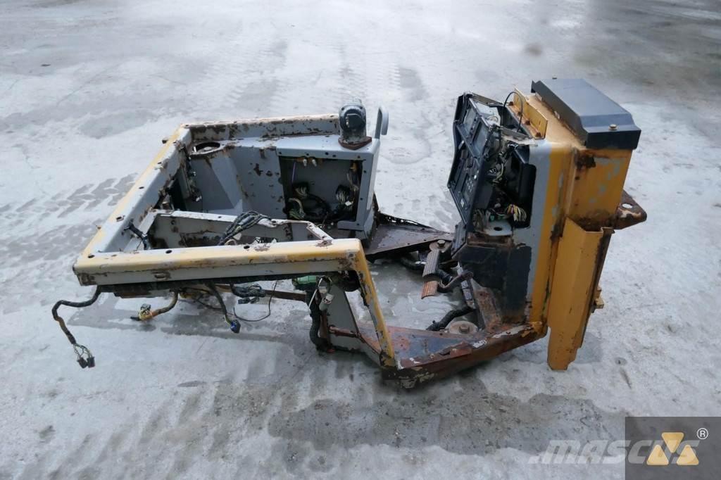 CAT 220-2800 Kabiinid