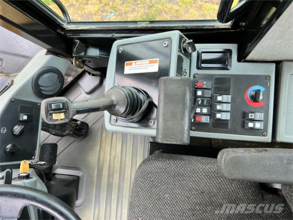 CAT 930H Rataslaadurid