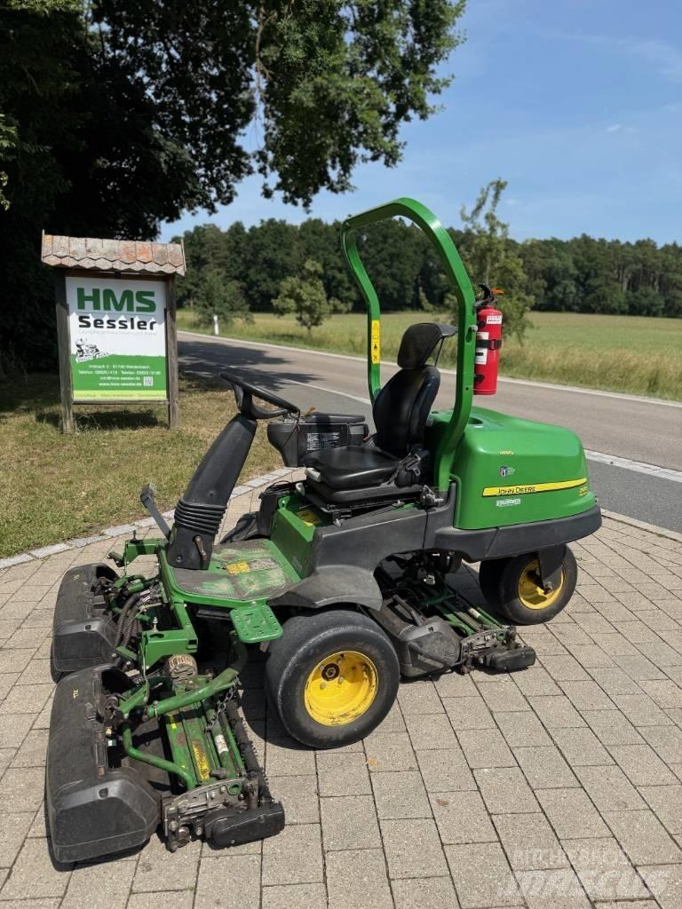 John Deere 2500 E Greeni niidukid