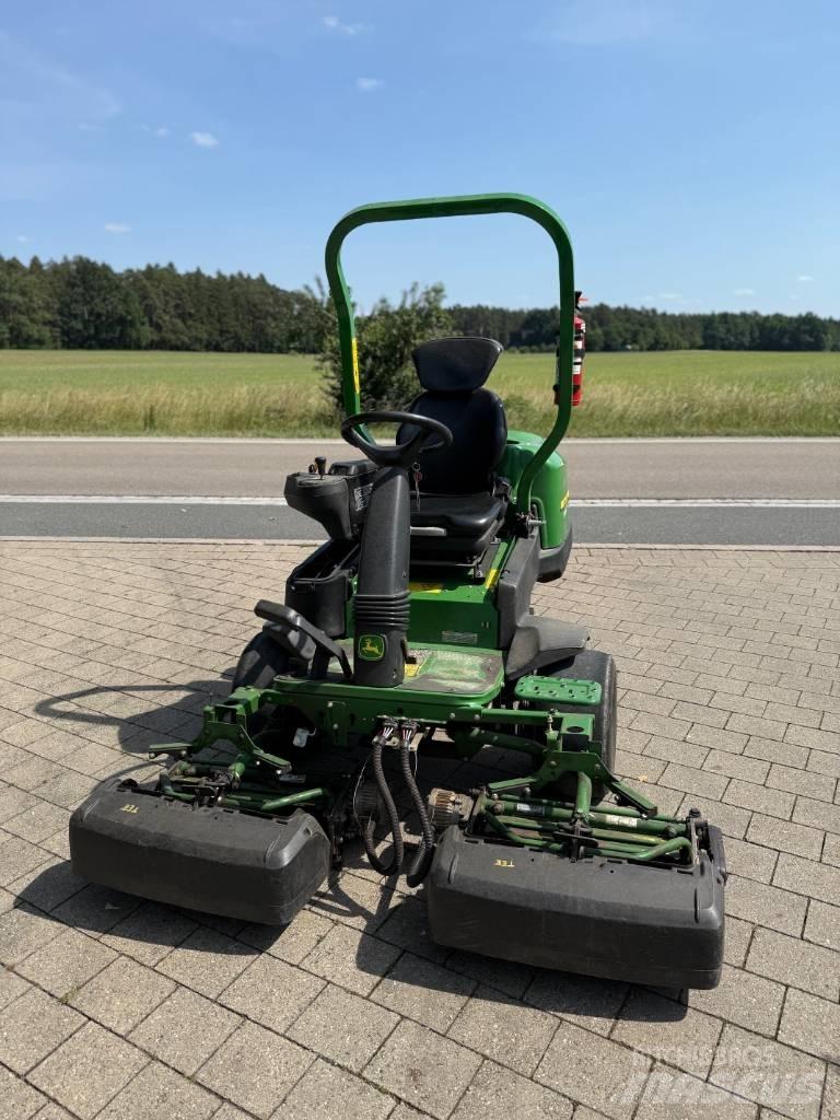 John Deere 2500 E Greeni niidukid