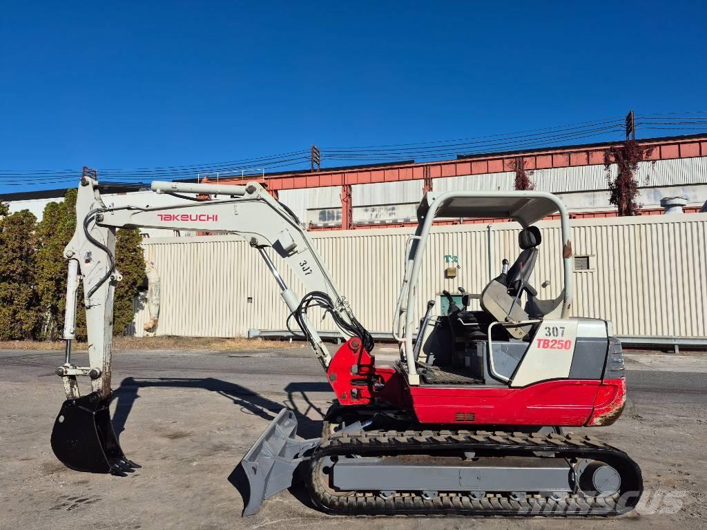 Takeuchi TB 250 Roomikekskavaatorid