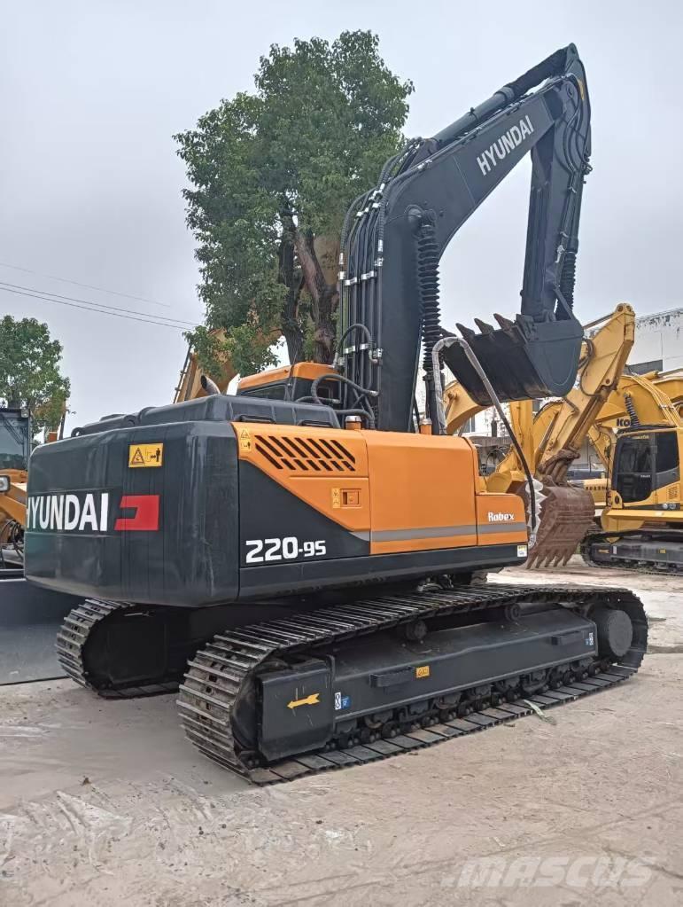 Hyundai 220LC-9S Roomikekskavaatorid