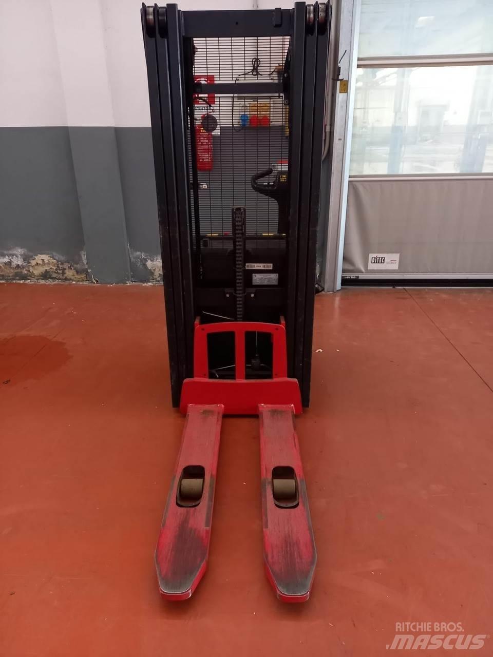 Hyster S1.2 Järelkäidavad virnastajad