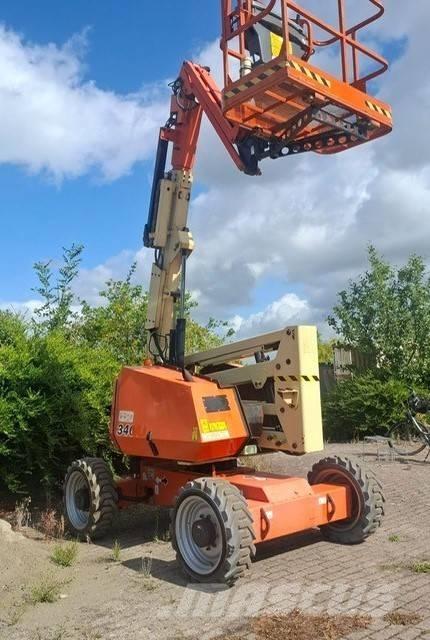 JLG 340 AJ Iseliikuvad poomtõstukid