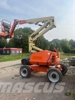 JLG 340 AJ Iseliikuvad poomtõstukid