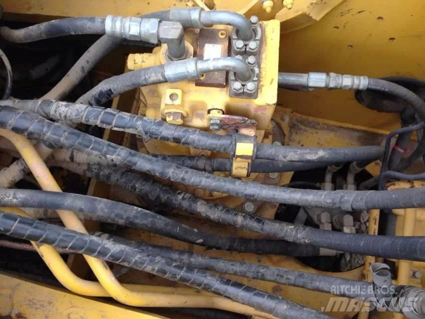 Komatsu pc220-7 Roomikekskavaatorid