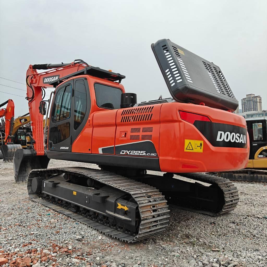 Doosan DX 225 LCA Roomikekskavaatorid