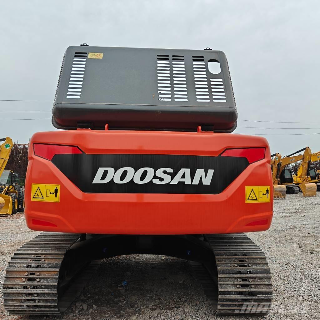 Doosan DX 225 LCA Roomikekskavaatorid