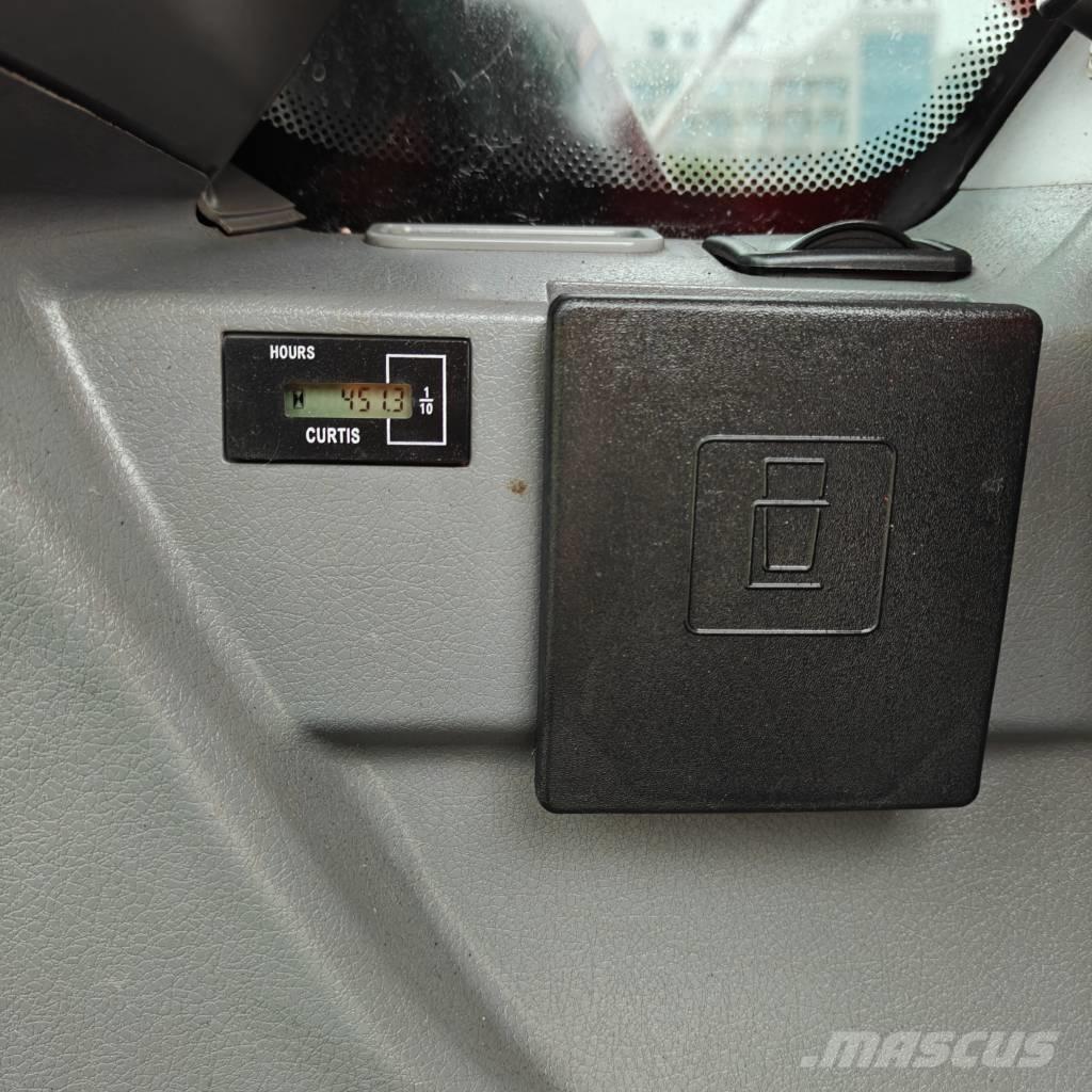 Doosan DX 225 LCA Roomikekskavaatorid