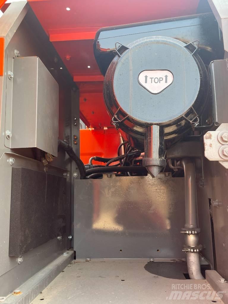 Hitachi ZX 210 Roomikekskavaatorid