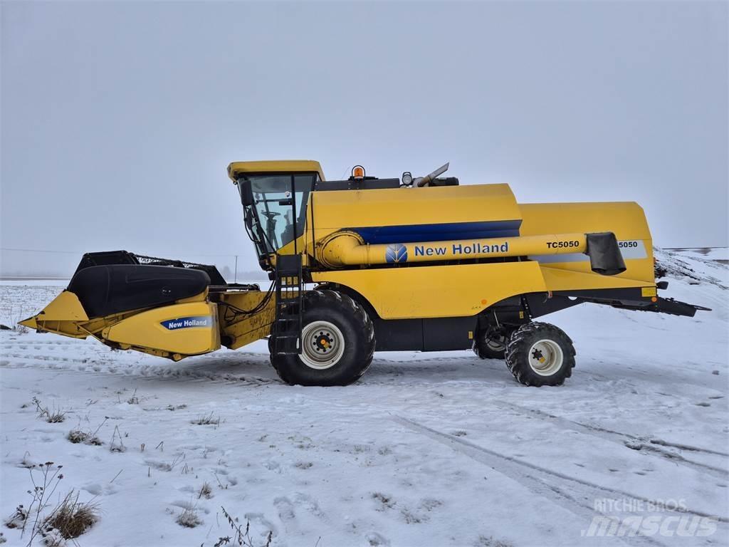 New Holland TC5050 Teraviljakombainid
