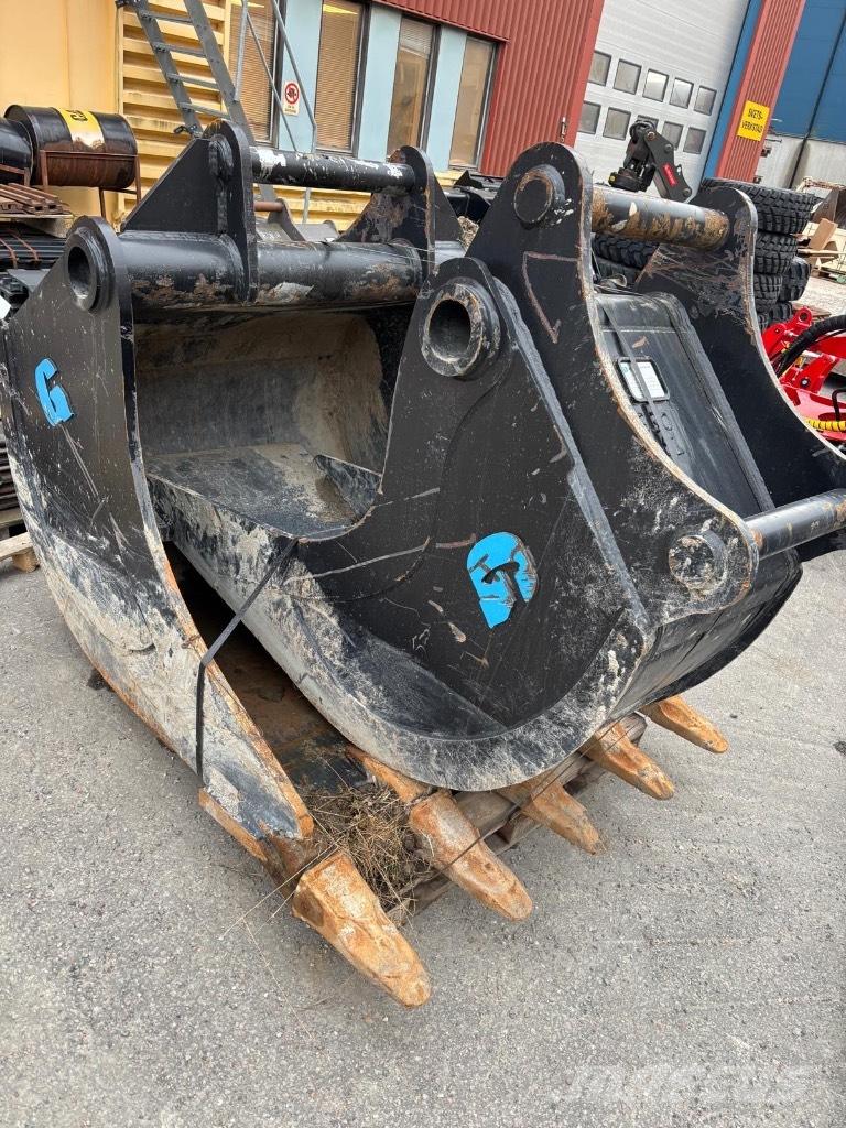 CAT 330 Roomikekskavaatorid