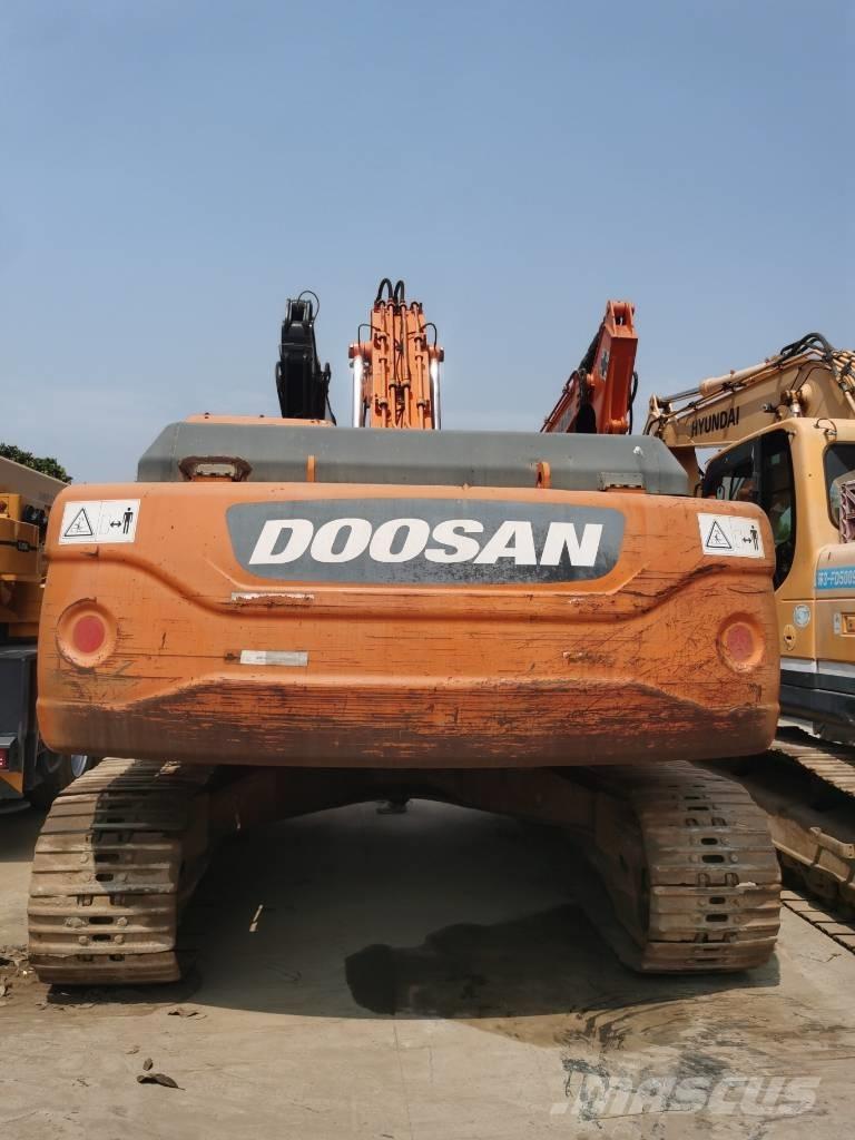 Doosan DX 300 LC--9C Roomikekskavaatorid