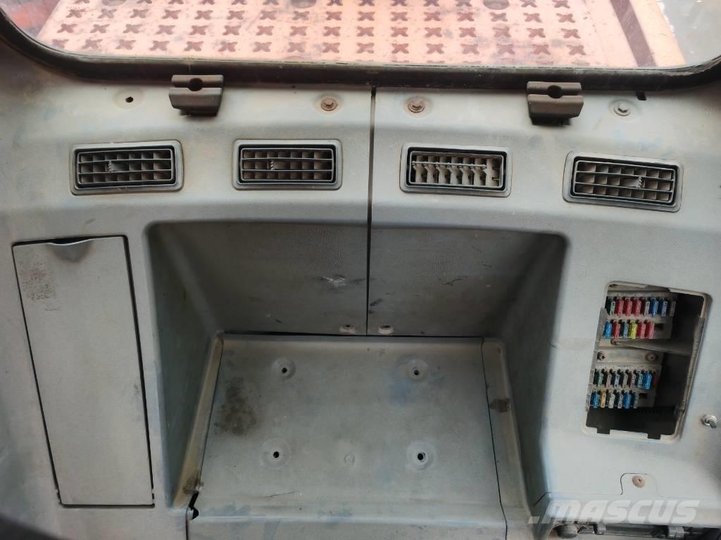 Doosan DX 300 LC--9C Roomikekskavaatorid