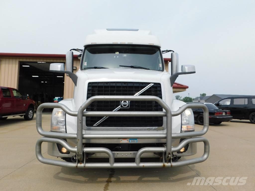 Volvo VNL Sadulveokid