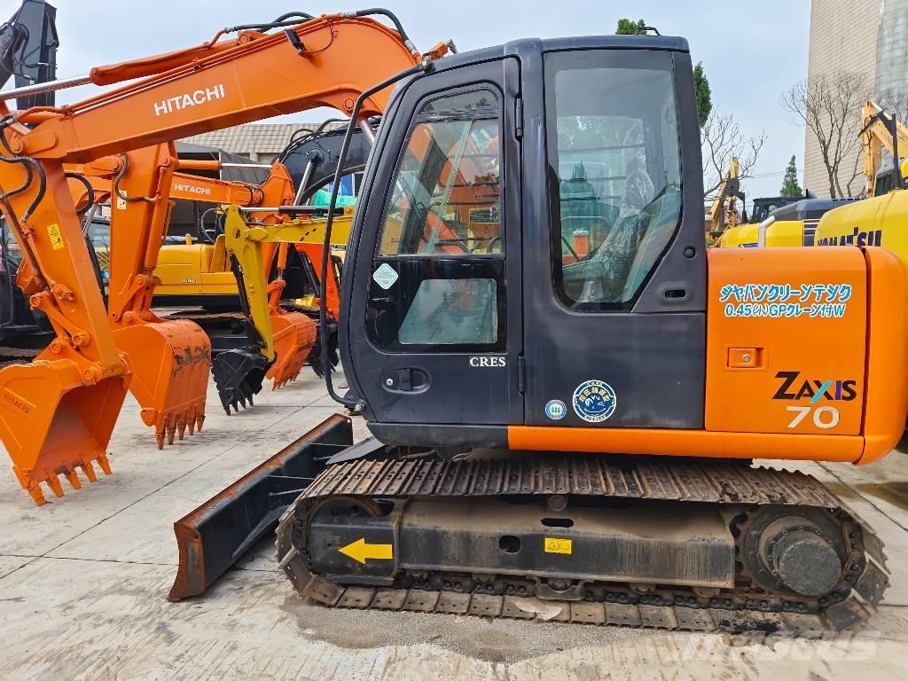 Hitachi ZX 70 Väikeekskavaatorid 7t-12t