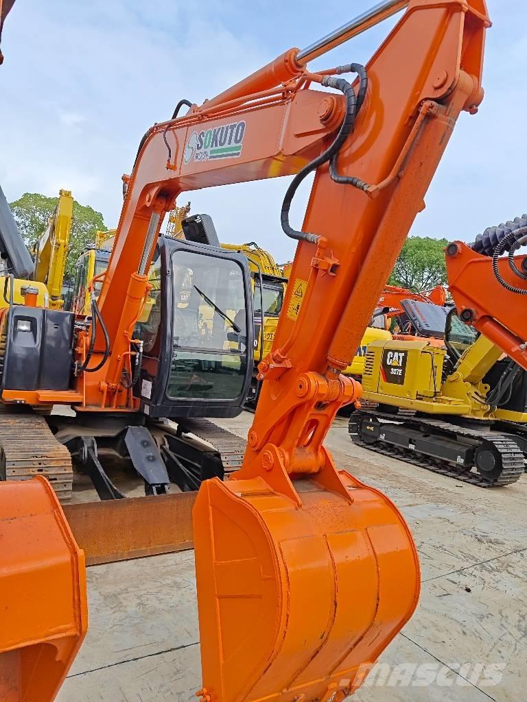 Hitachi ZX 70 Väikeekskavaatorid 7t-12t