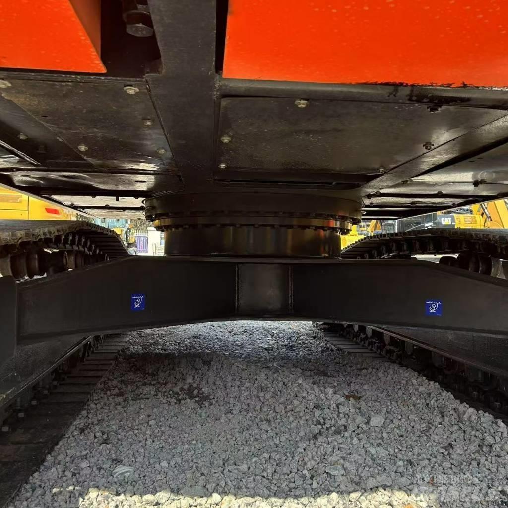 Doosan 225LC-9c Roomikekskavaatorid