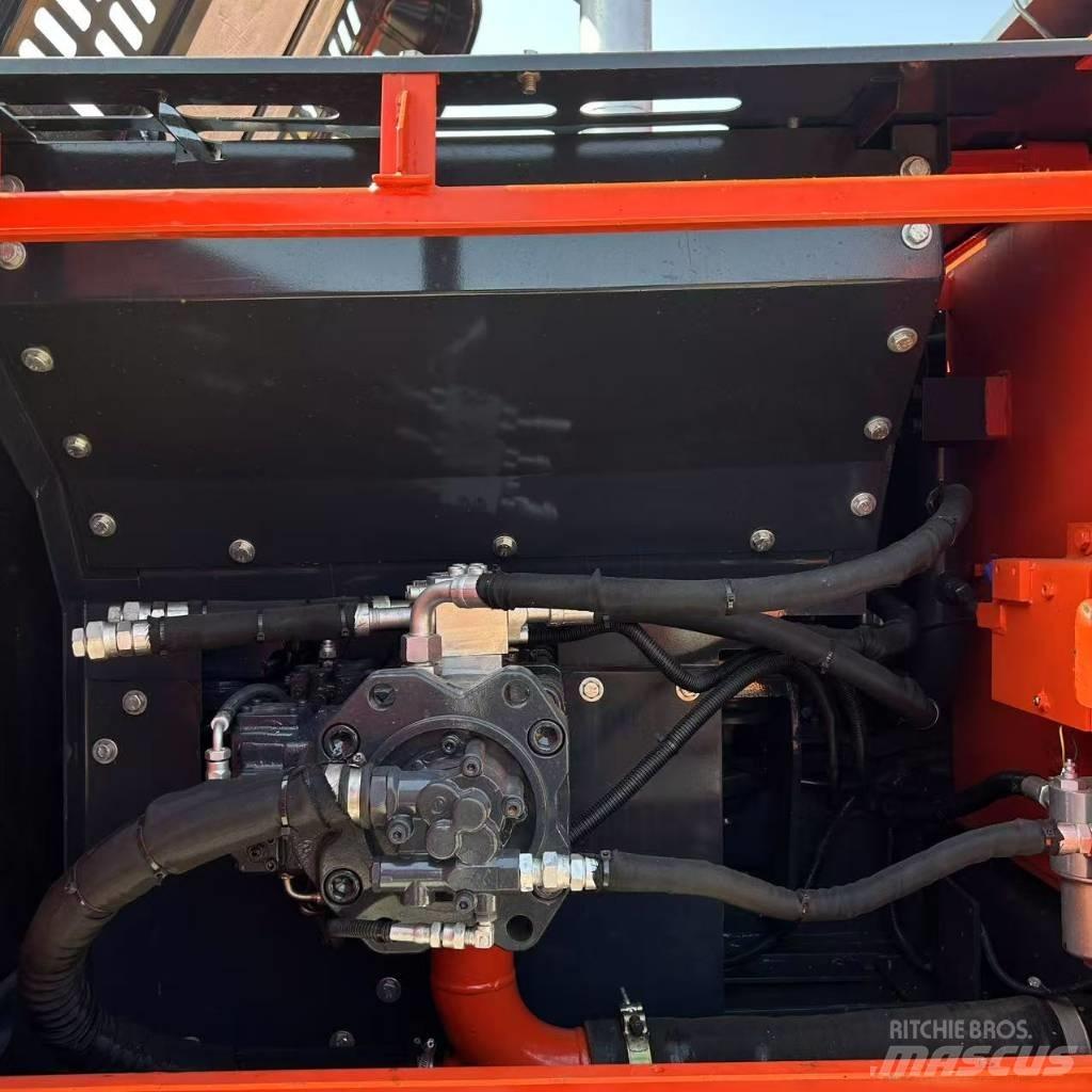 Doosan 225LC-9c Roomikekskavaatorid