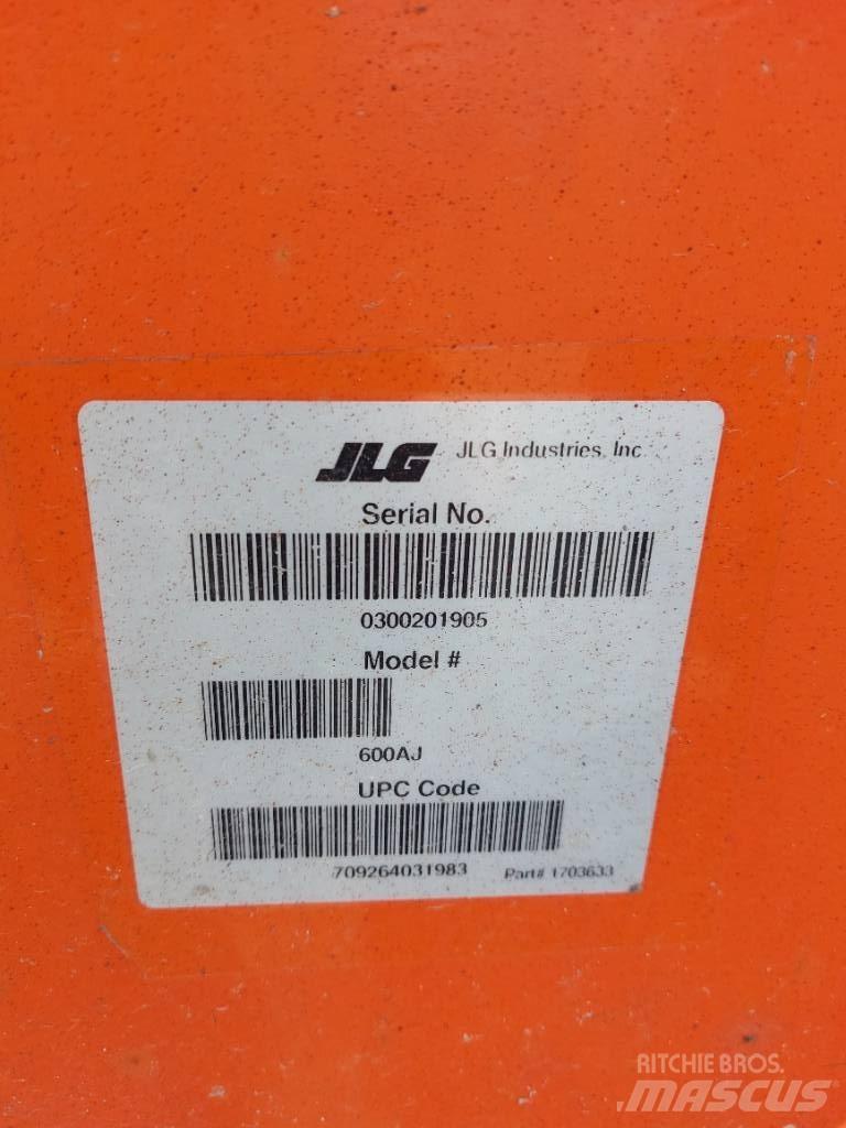 JLG 600AJ Iseliikuvad poomtõstukid