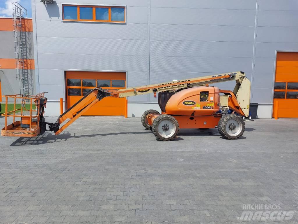JLG 600AJ Iseliikuvad poomtõstukid