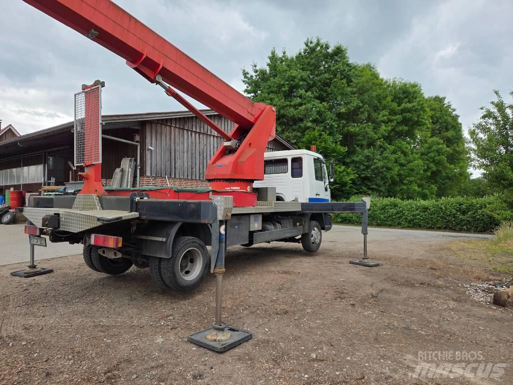 MAN LE 8.140 Auto korvtõstukid
