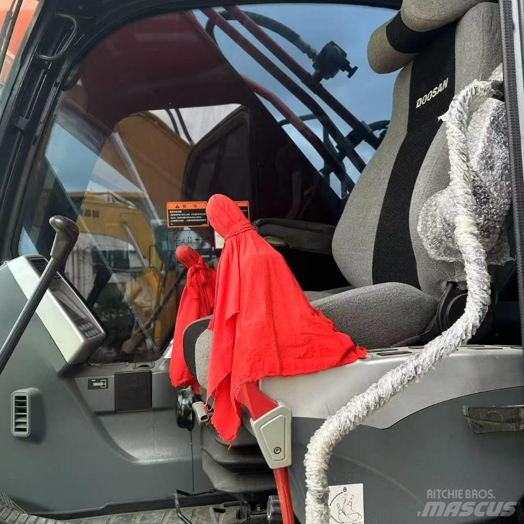 Doosan 225LC-9 Roomikekskavaatorid