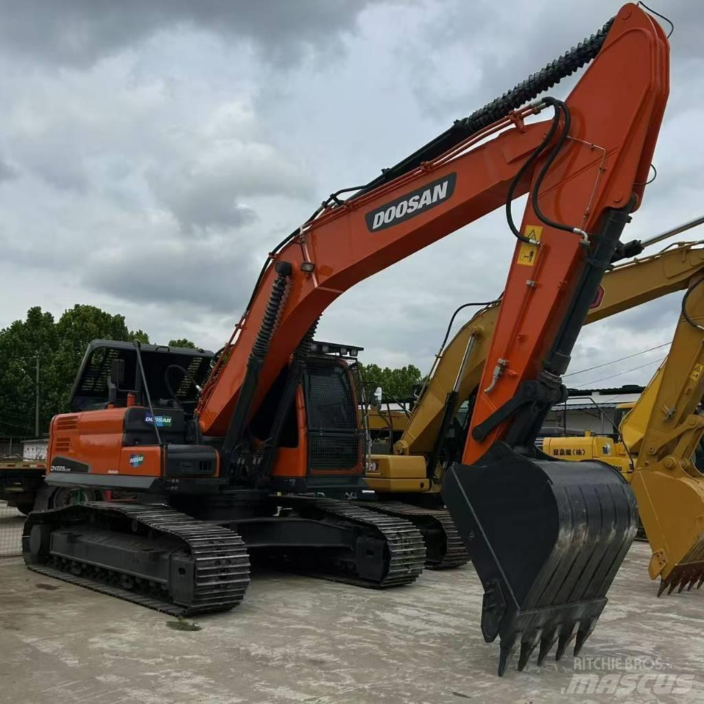 Doosan 225LC-9 Roomikekskavaatorid