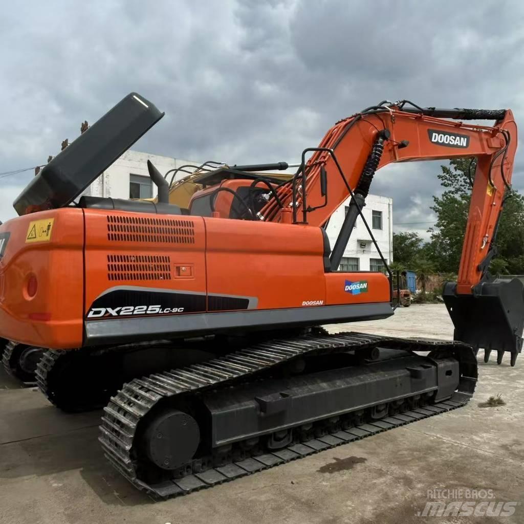 Doosan 225LC-9 Roomikekskavaatorid