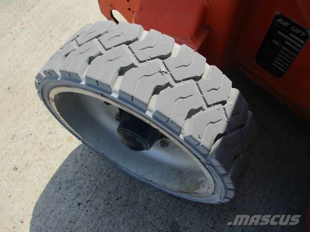 JLG E400 AJPN (687) Kompaktsed poomtõstukid