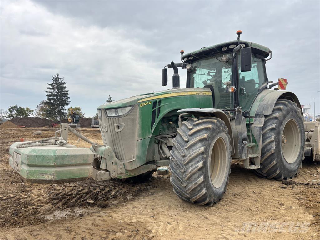 John Deere 8320R Muu